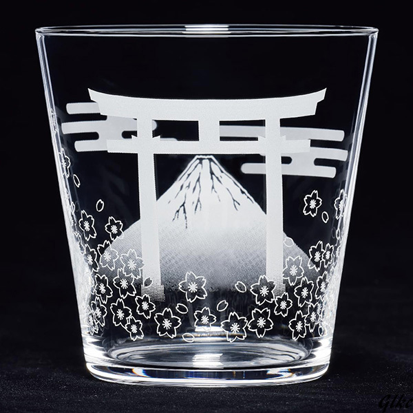 【ウイスキーや焼酎を注ぐことで、デザインが引き立ち、飲み物がより一層美しく見える】 ガラス ロックグラス(鳥居と富士山柄)拍卖
