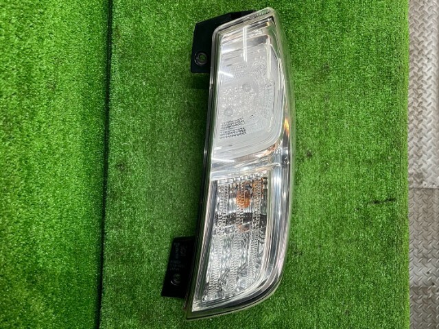 ニッサン デイズルークスB21A テールランプ右(運転席側後ろ)26550-6A02B拍卖