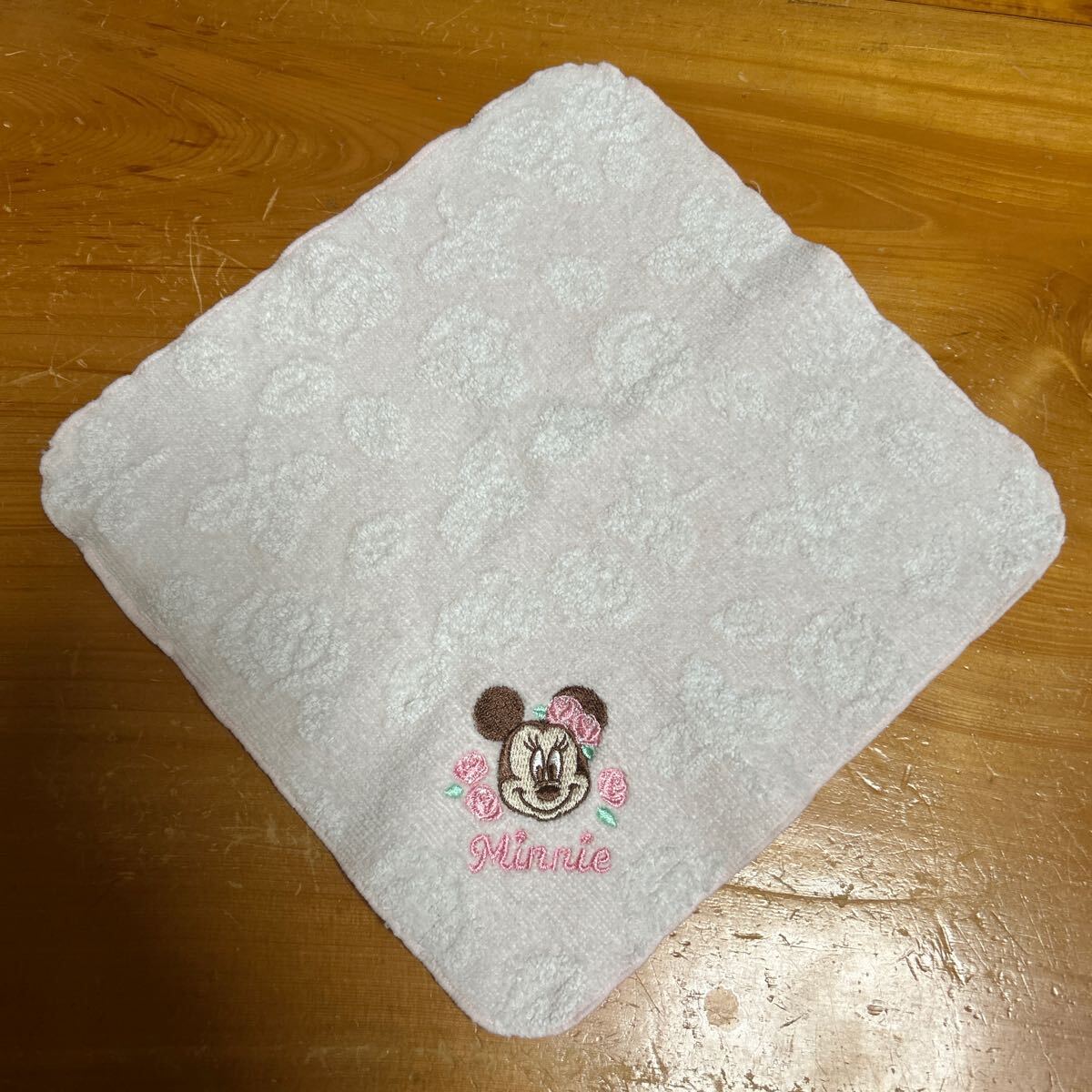 ハンカチ ミニー 刺繍 タオルハンカチ サイズ23X22.5cm 東京ディズニーリゾート 中古品 美品 送料無料拍卖