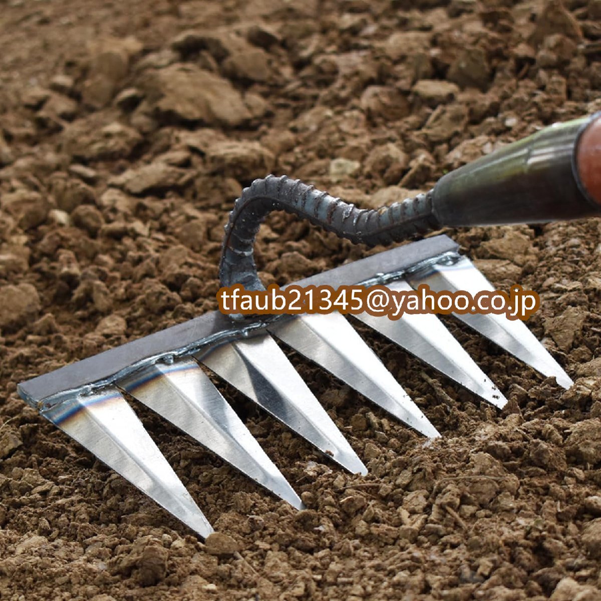 草刈りレーキ 熊手7本爪 松土 除草熊手 庭用熊手 草取り道具 ポータブル 園芸用熊手 土壌の緩み 硬化芝生 雑草取り拍卖