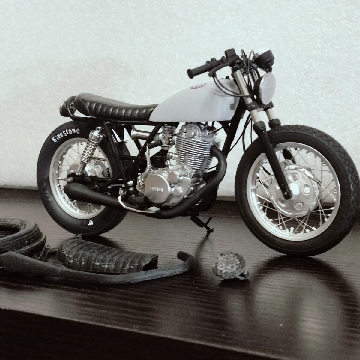 1/12 カスタムパーツ【タック&ロールボバーシート、ループフレーム、エキゾースト、ベーツ、Firestone】 ヤマハ SR400/500 アオシマ 拍卖