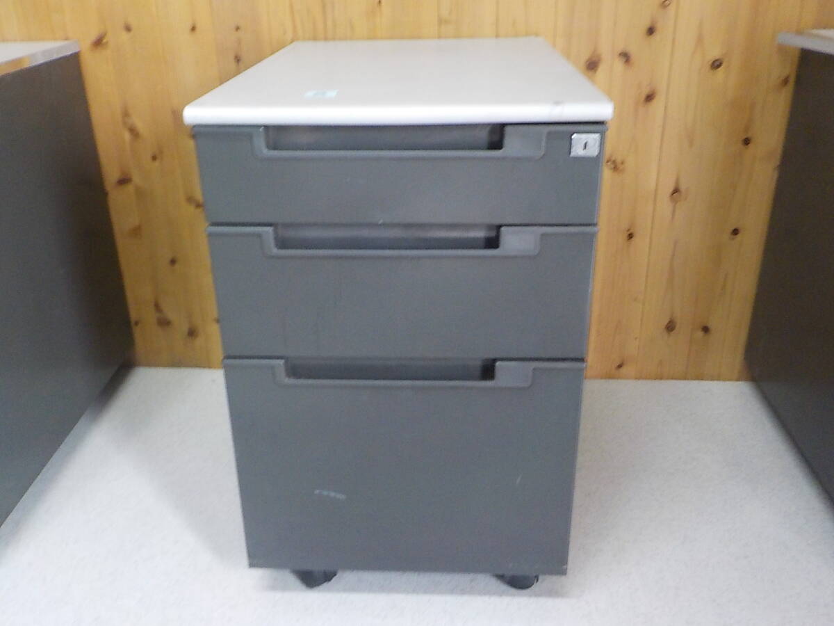 直接お引き取り歓迎 オフィス家具 3段ワゴン グレー 収納ワゴン サイドキャビネット 引き出し キャスターあり ②拍卖