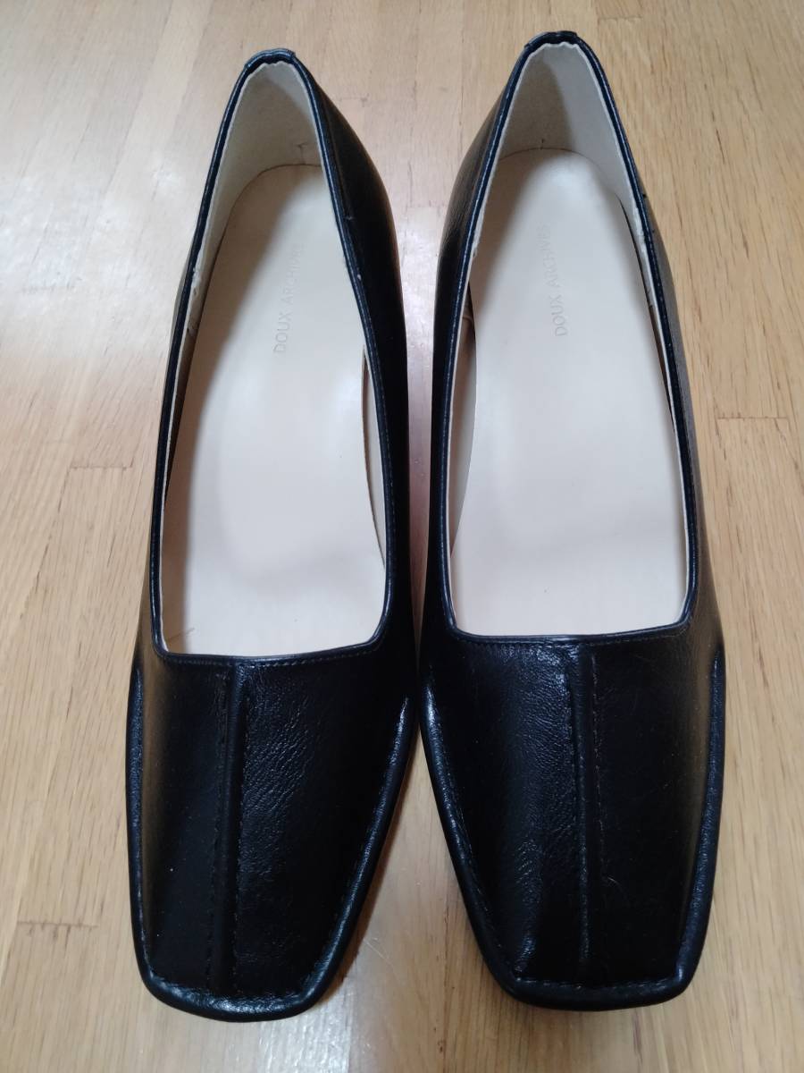 新品23.0 ドゥアルシーヴ DOUX ARCHIVES センターシームパンプス 黒拍卖