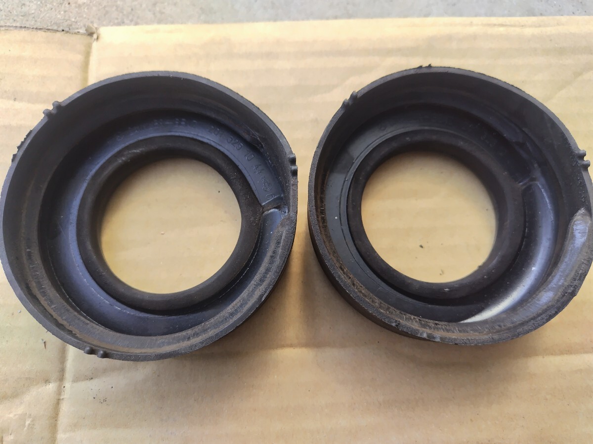 メルセデスベンツ W124 リア スプリング シム 純正2個拍卖