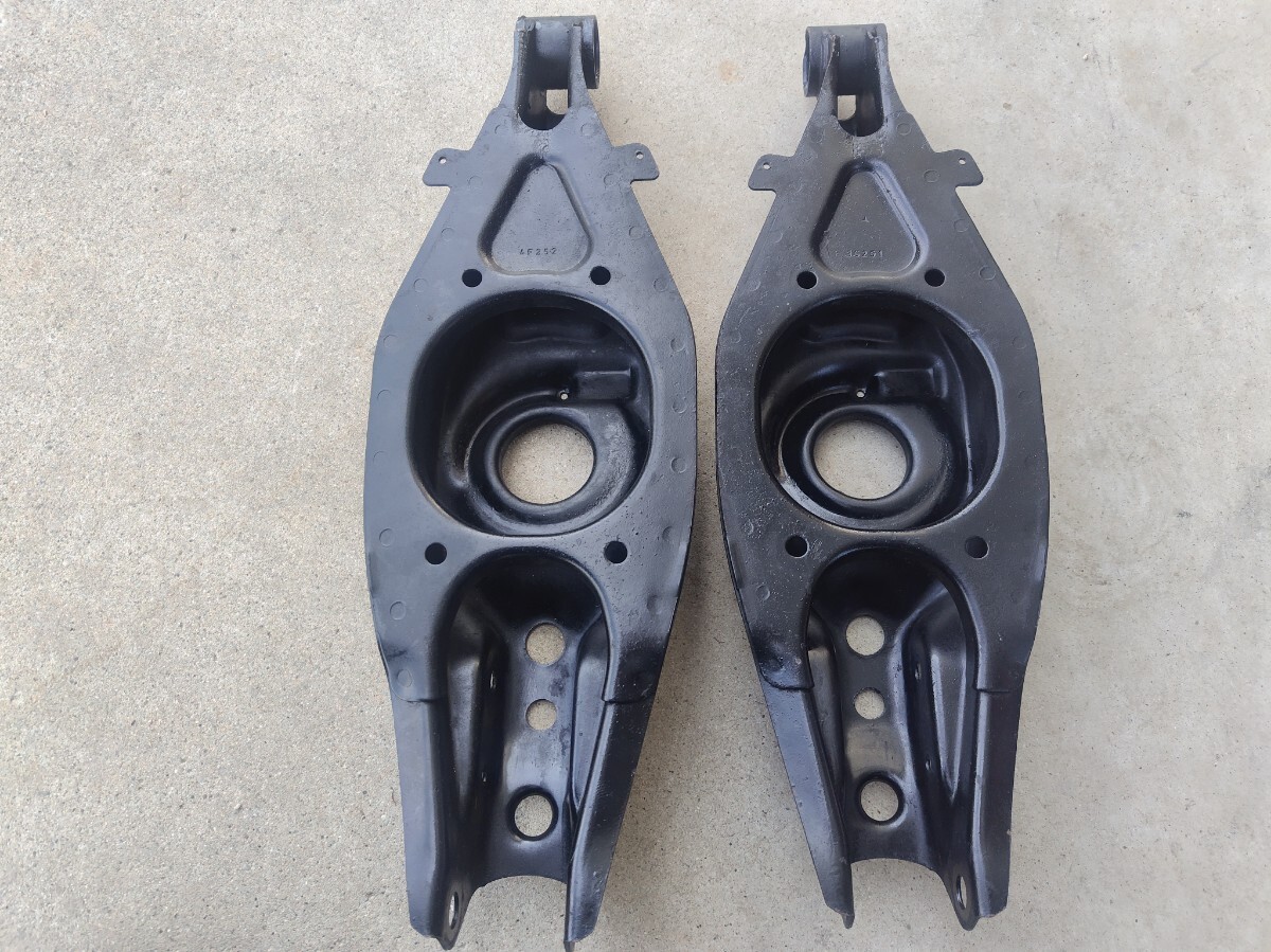 メルセデスベンツW124 純正 左右ロワアーム 再塗装済み拍卖