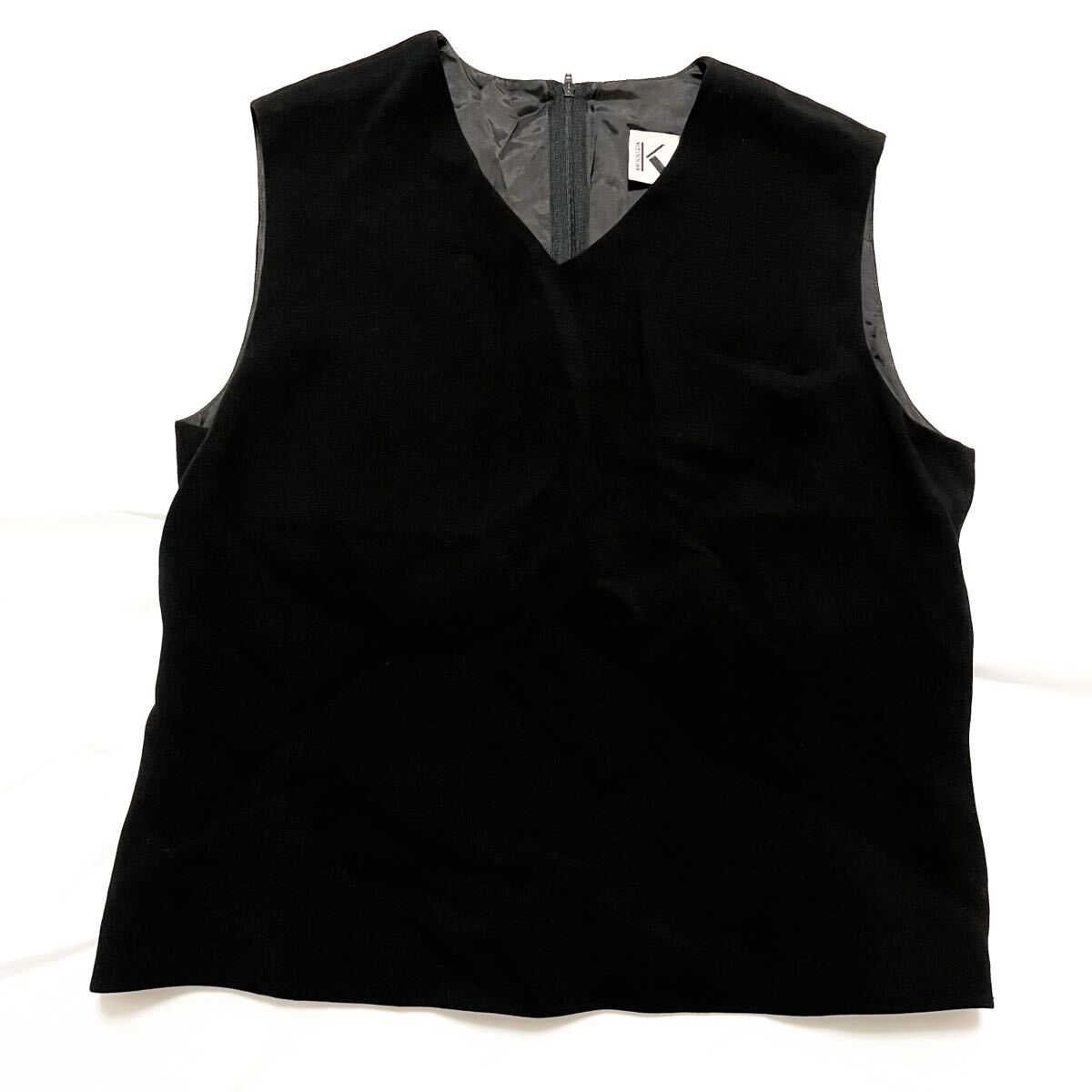 和707★ K OF KRIZIA ケー オブ クリツィア ノースリーブ ブラウス Vネック バックジップ 42 ブラック レディース拍卖