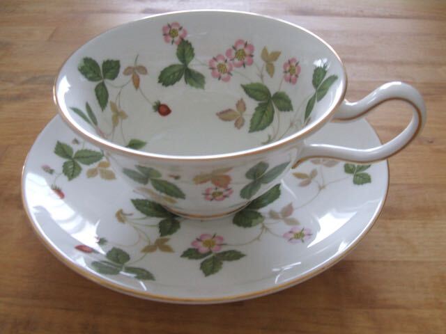 ウェッジウッド(ワイルドストロベリー)英国製カップ&ソーサー 新品 定価11,000円拍卖