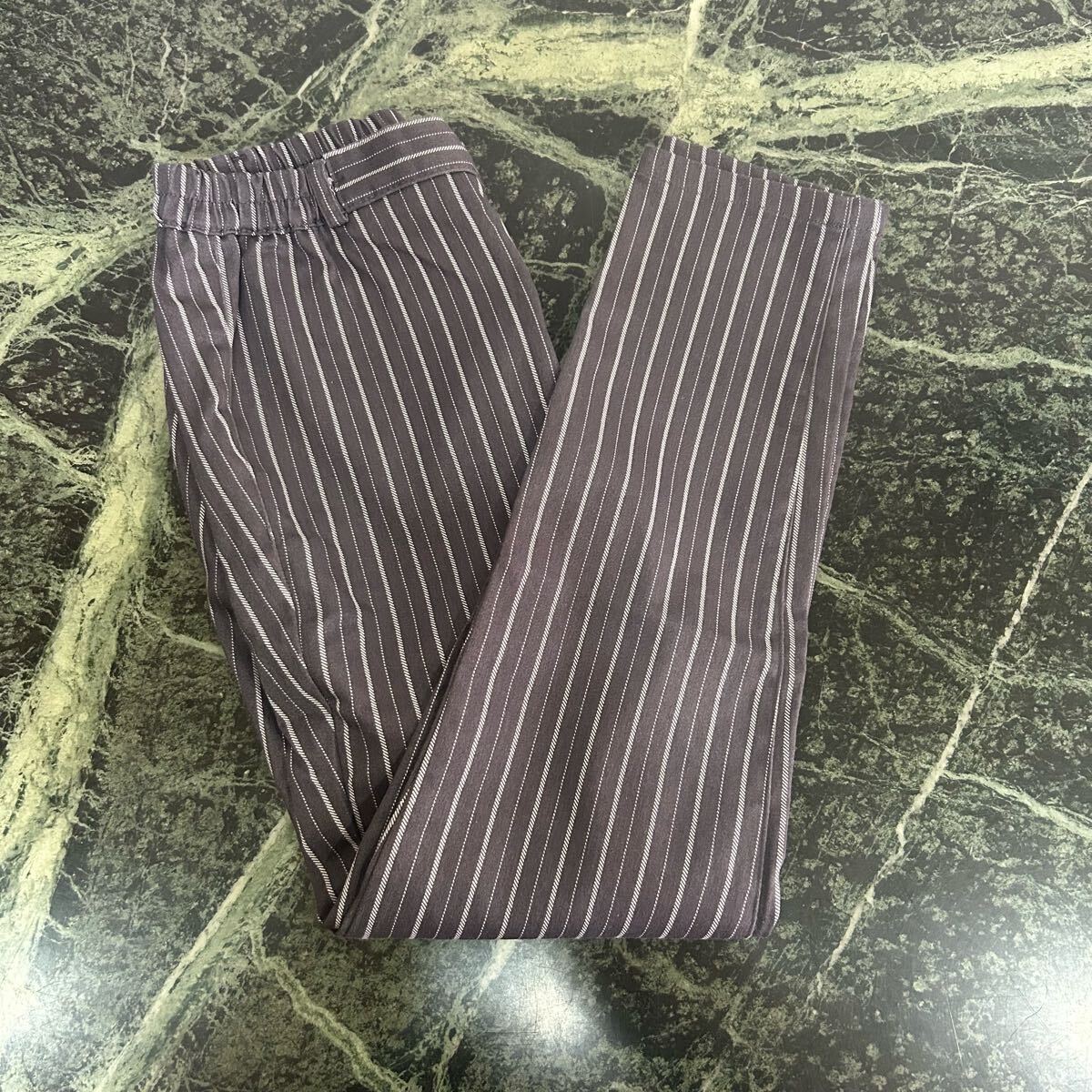 【美品】GU★ジーユー ストレッチレギンスパンツ Mサイズ グレー ストライプ スキニーパンツ スリムパンツ レディース拍卖