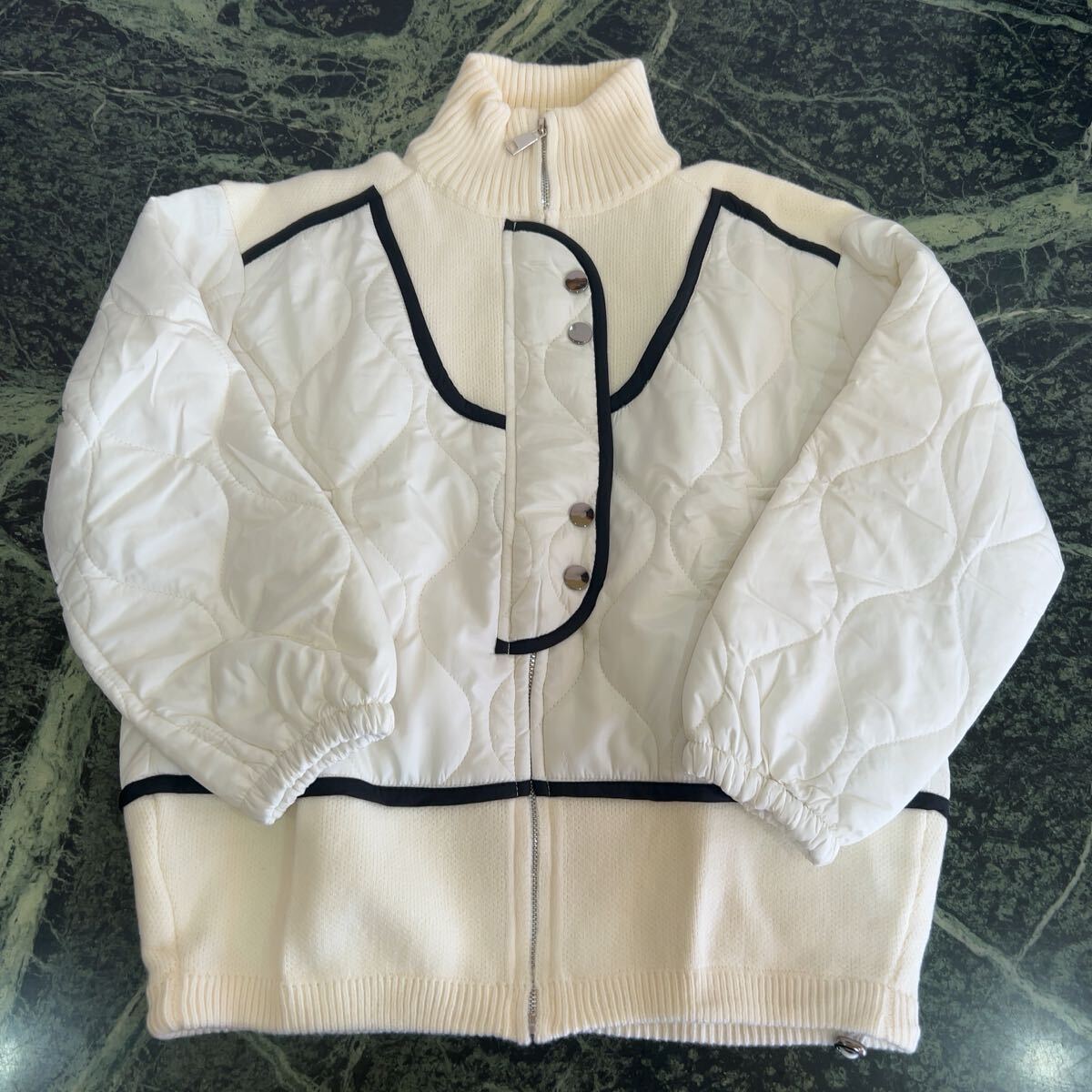 【新品】タグ付き!cocomomo★ココモモ 異素材キルティングジャケット 白 アイボリー フリーサイズ 配色パイピング 切り替えニット拍卖
