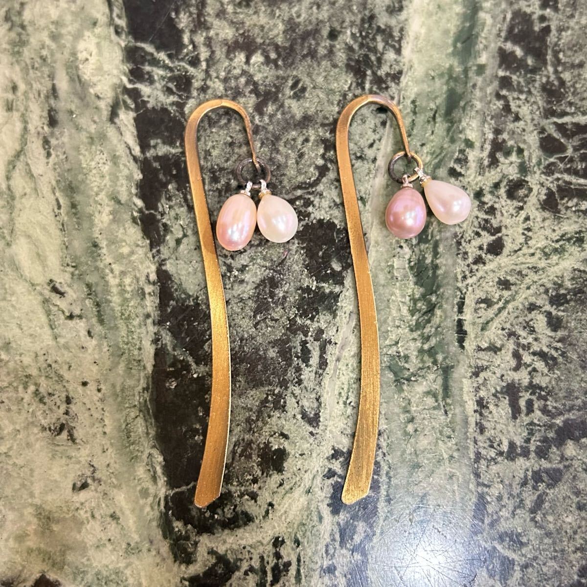 【新品】チャーム付きブックマーカー★栞2本セット 淡水パール 金古美 しおり プレゼント ギフト拍卖