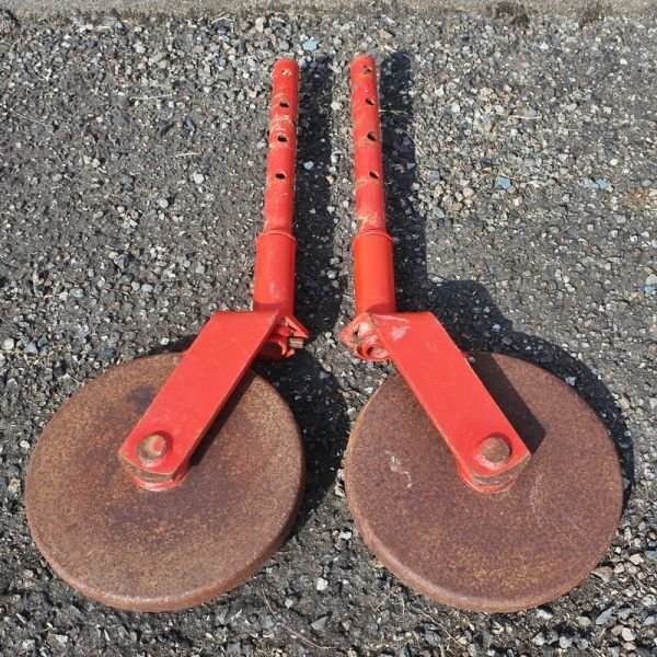 【山形】トラクター 尾輪 左右セット トラクター用 丸型 作業機 取付け 金具 ロータリー パーツ 部品 アタッチメント 中古 東北 倉庫保管拍卖