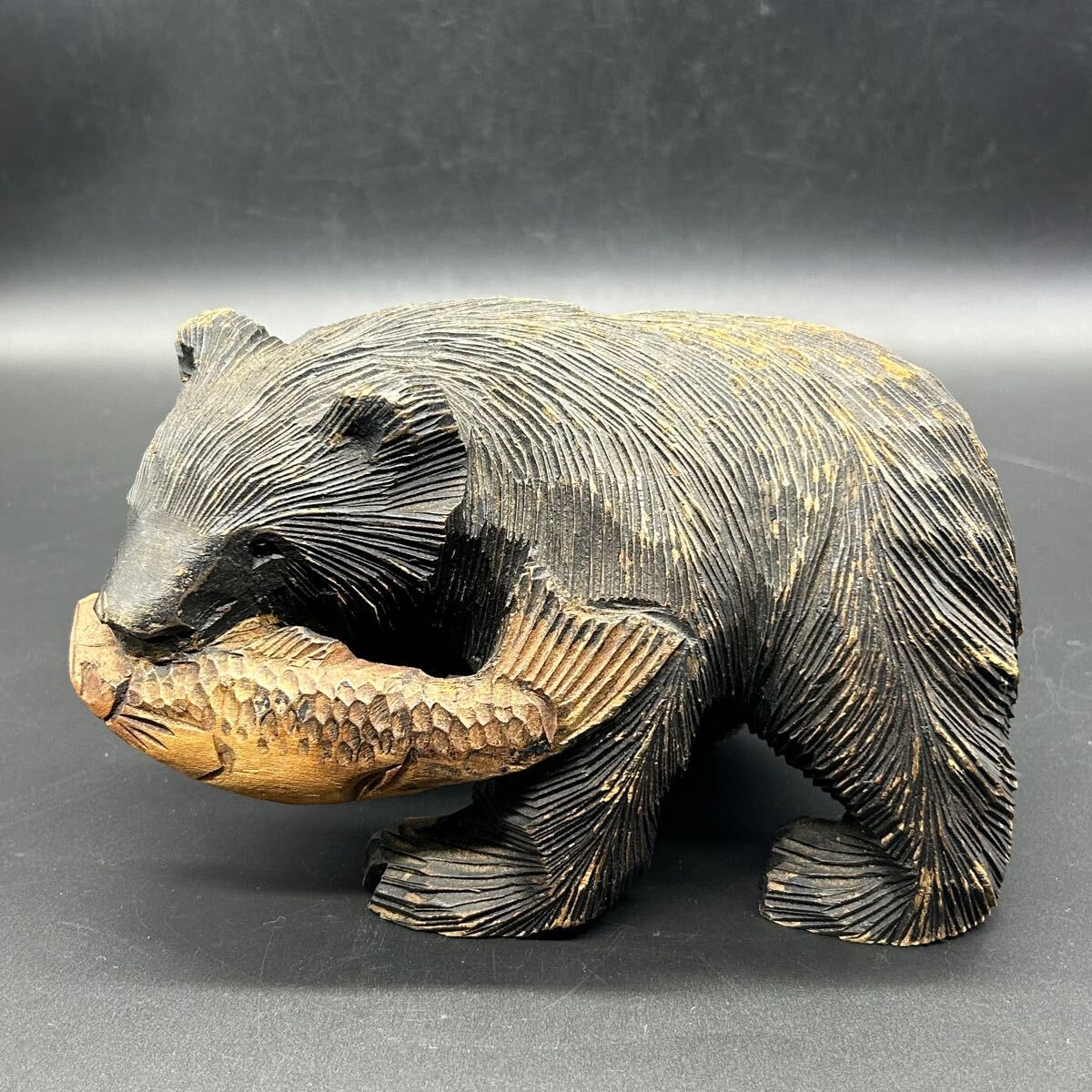 木彫りの熊 鮭付き 山川白光 白光 作 熊 木彫り 北海道 置物 インテリア ニ16-4拍卖