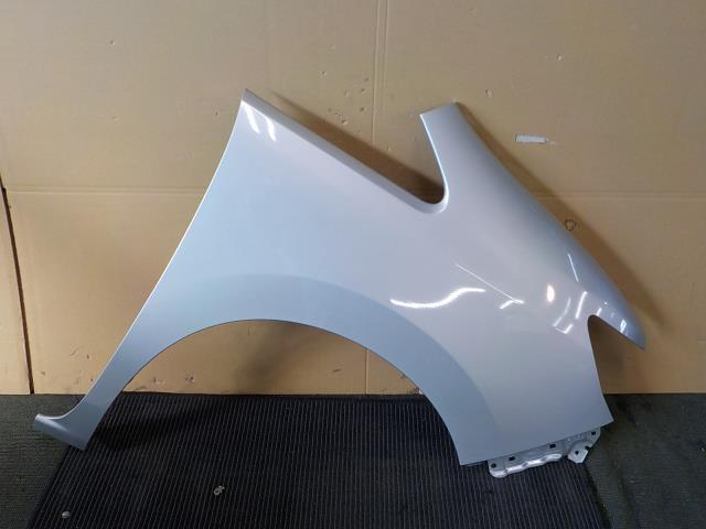 セレナ C26 右フロントフェンダー K23/銀【個人宅宛発送不可】拍卖