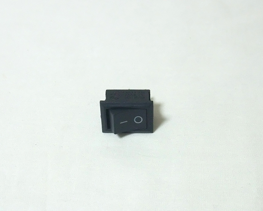 ON-OFF角型ロッカースイッチ3個セット(21mm×15mm、黒色、新品)拍卖