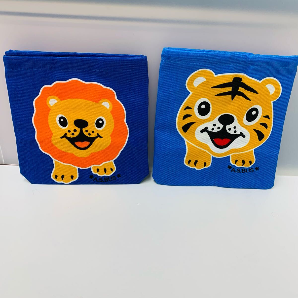 巾着袋 2枚セット /アニマル/ライオン 紺色 /トラ ブルー/未使用 コップ入れ 小物入れ 給食袋 小物入れ 幼稚園 保育園 幼児 拍卖
