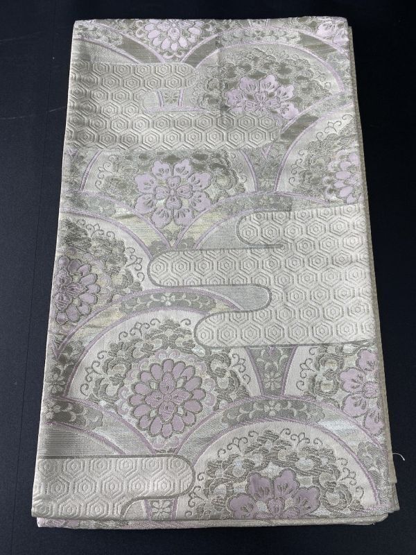 袋帯 白 銀糸 シルバー 吉祥花紋 正絹 着物 和服 和装 着物コーデ リメイク 生地 高級(4144)拍卖