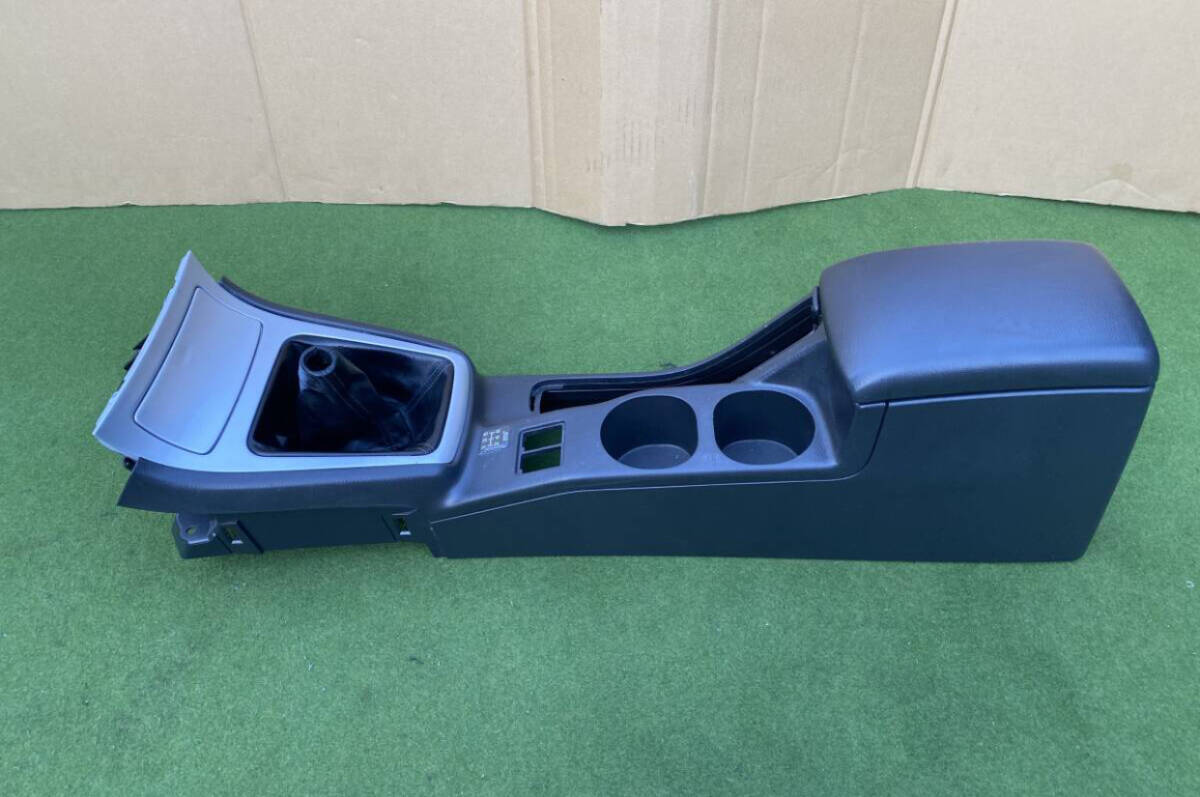 スバル インプレッサ スポーツ GDA WRX STI 5MT コンソール ボックス 拍卖