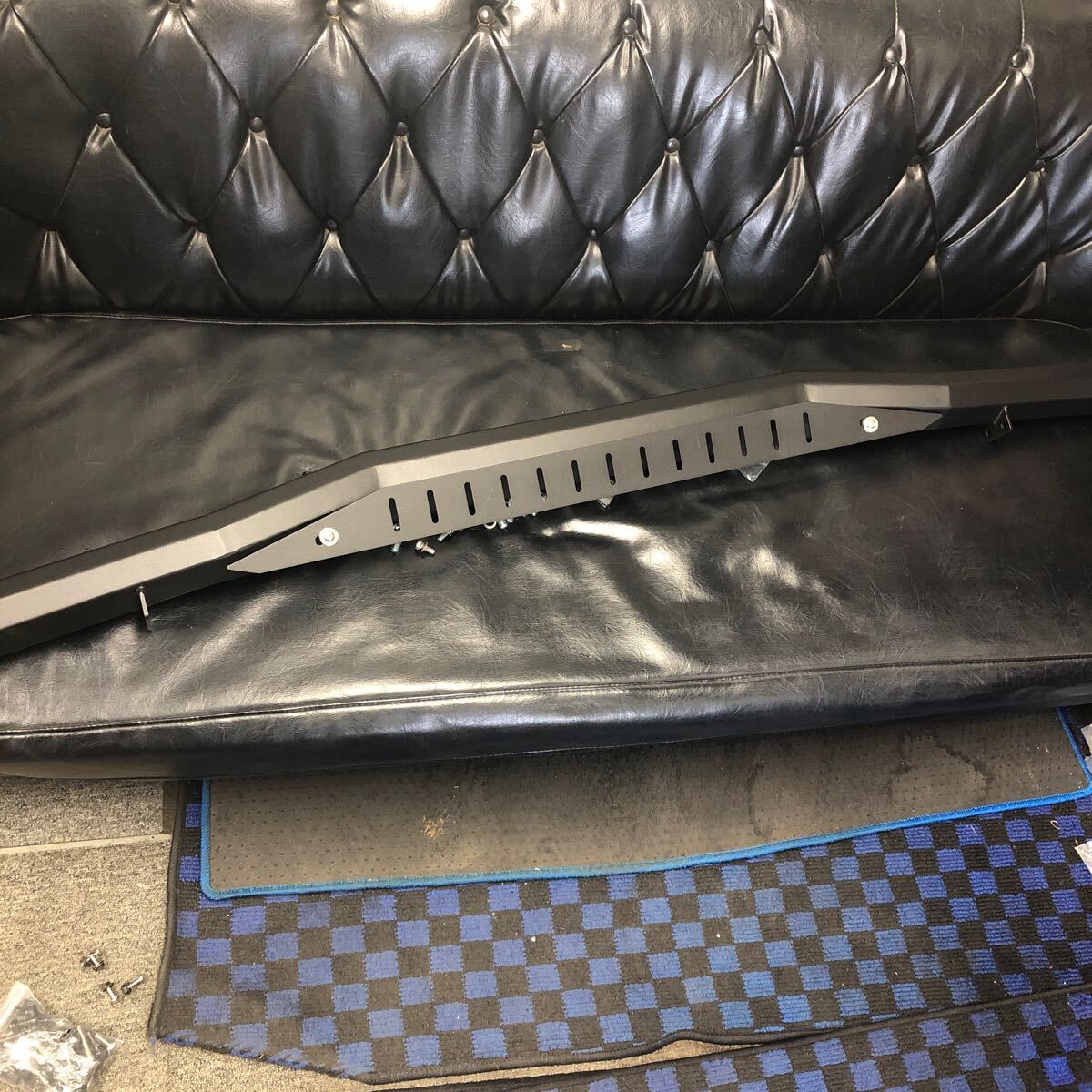 1000円~ 格安【チョイ訳アリ】200系 ハイエース 標準 角型 リヤ スキッドバー リア ステップ バンパー リア ガード S-GL DX スクエア 拍卖