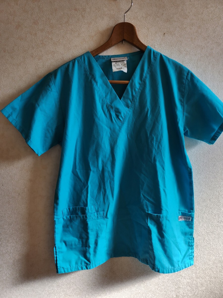 ◆医療系スクラブシャツ◆UA Scrubs プルオーバー メディカル ホスピタルドクターシャツ スマホ ポケット付USED ◆古着・中古品 拍卖