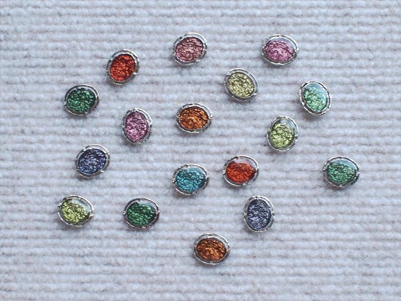 レトロビンテージ手芸雑貨*アクセサリーパーツみたいな金属ボタン・15×17㎜・色々17個セット☆リメイク拍卖