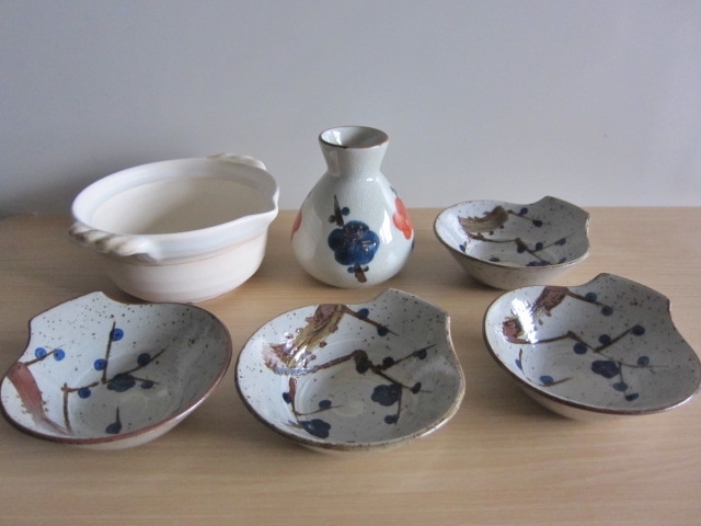 新品同様 和食器 鍋セット6点 極美品 和食器 美品 食器 綺麗め 耐熱なべ 小皿4枚 つゆ入れ300cc お花模様 便利グッズ 鍋グッズ レア 得拍卖