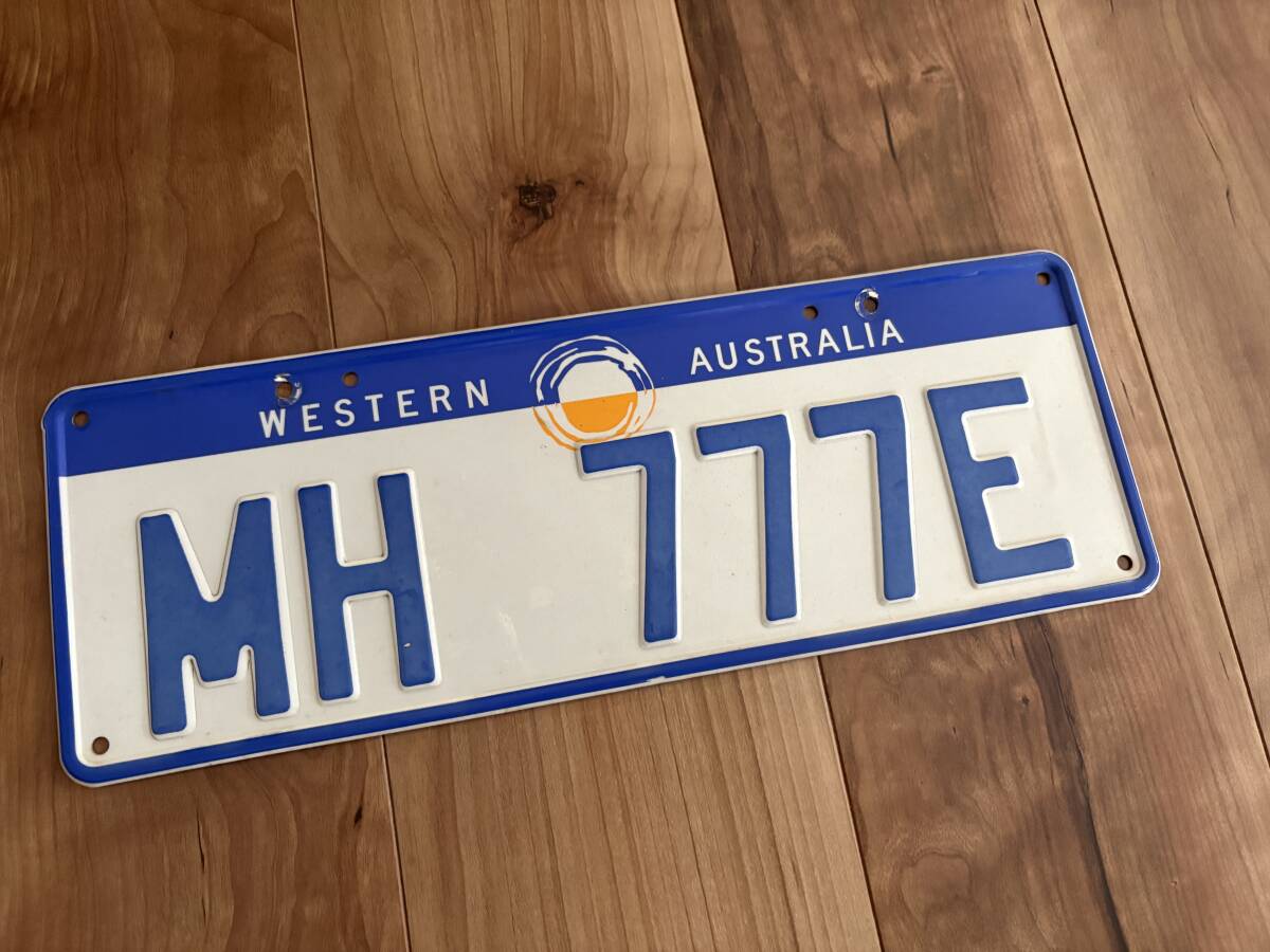 希少!オーストラリア ナンバープレート ランクル70 ランクル80 ランクル60 ランクル40 などに!渋い 77拍卖
