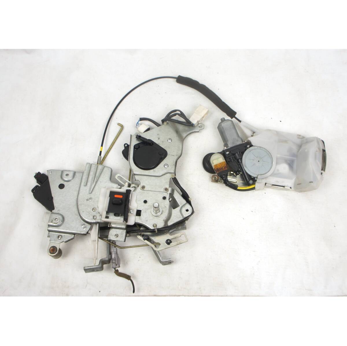 実働 リア 助手席側 クローザーモーター ドアロック MK21S 前期 パレット外し 左 301576-0004 参考 83106-82K21 82302-82K10 @10964s拍卖