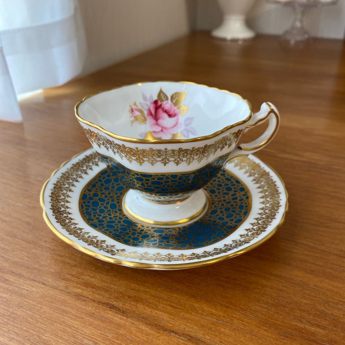 ハマースレイ 孔雀色の高級感溢れるバラのティーカップとソーサーセット  金彩 洋食器拍卖