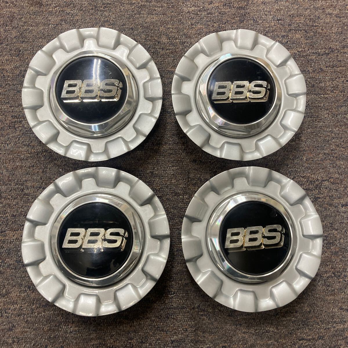 BBS RGⅡ用 センターキャップ 4枚 4個 検: 17~18インチ用 シルバー RG2 ネジ式 当時物 09.24.187 09.24.206 56.24.039拍卖