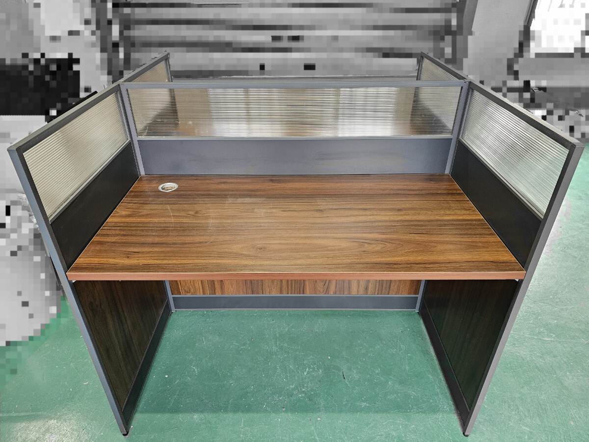 【中古品】メーカー不明 オフィス テーブル デスク 2名 高さ750mm 横幅1,200mm 奥行き1,225mm 簡易 連結 ダークブラウン 仕切り 目隠し拍卖