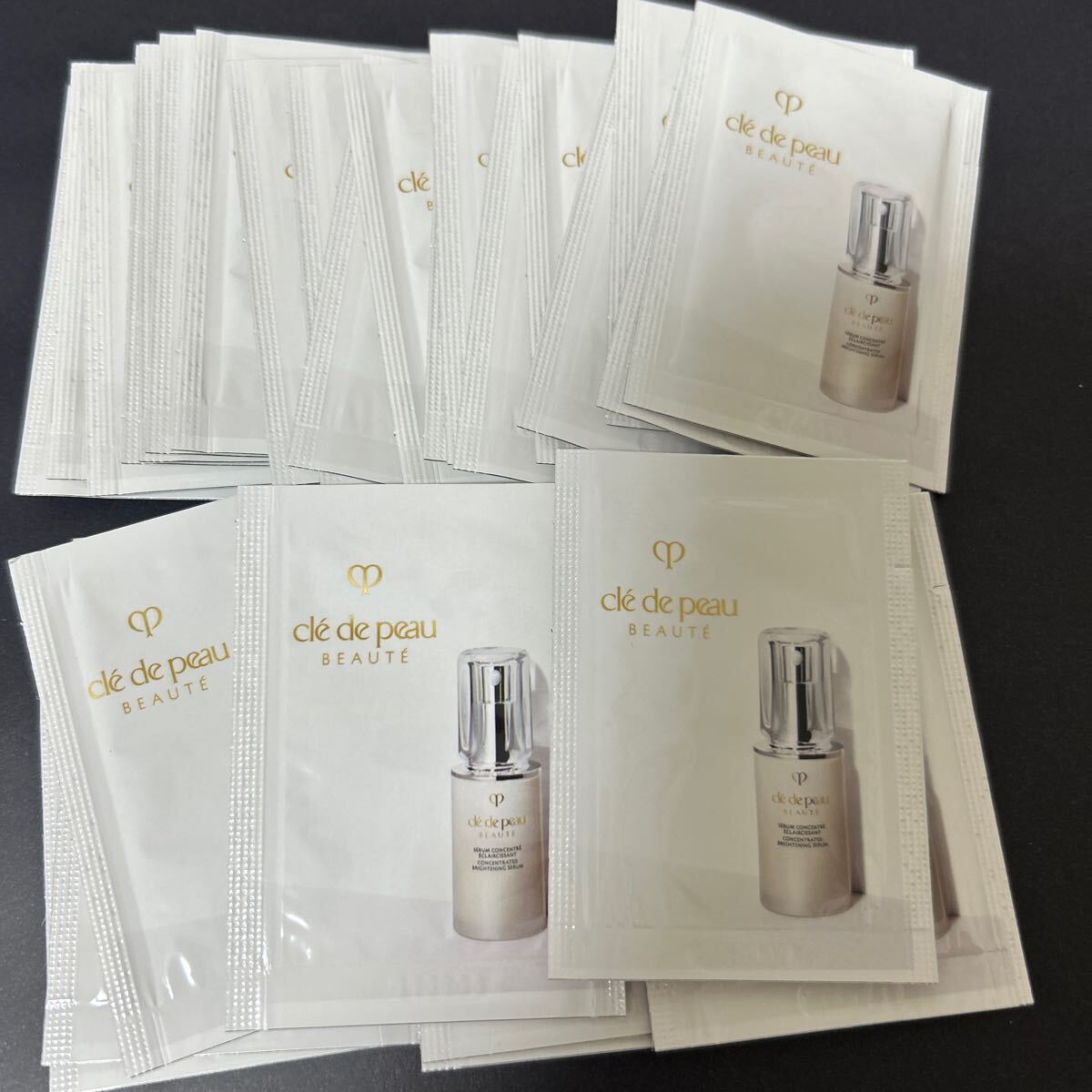 クレドポーボーテ セラムコンサントレエクレルシサンn 美白美容液0.4ml×30枚 新品未使用拍卖