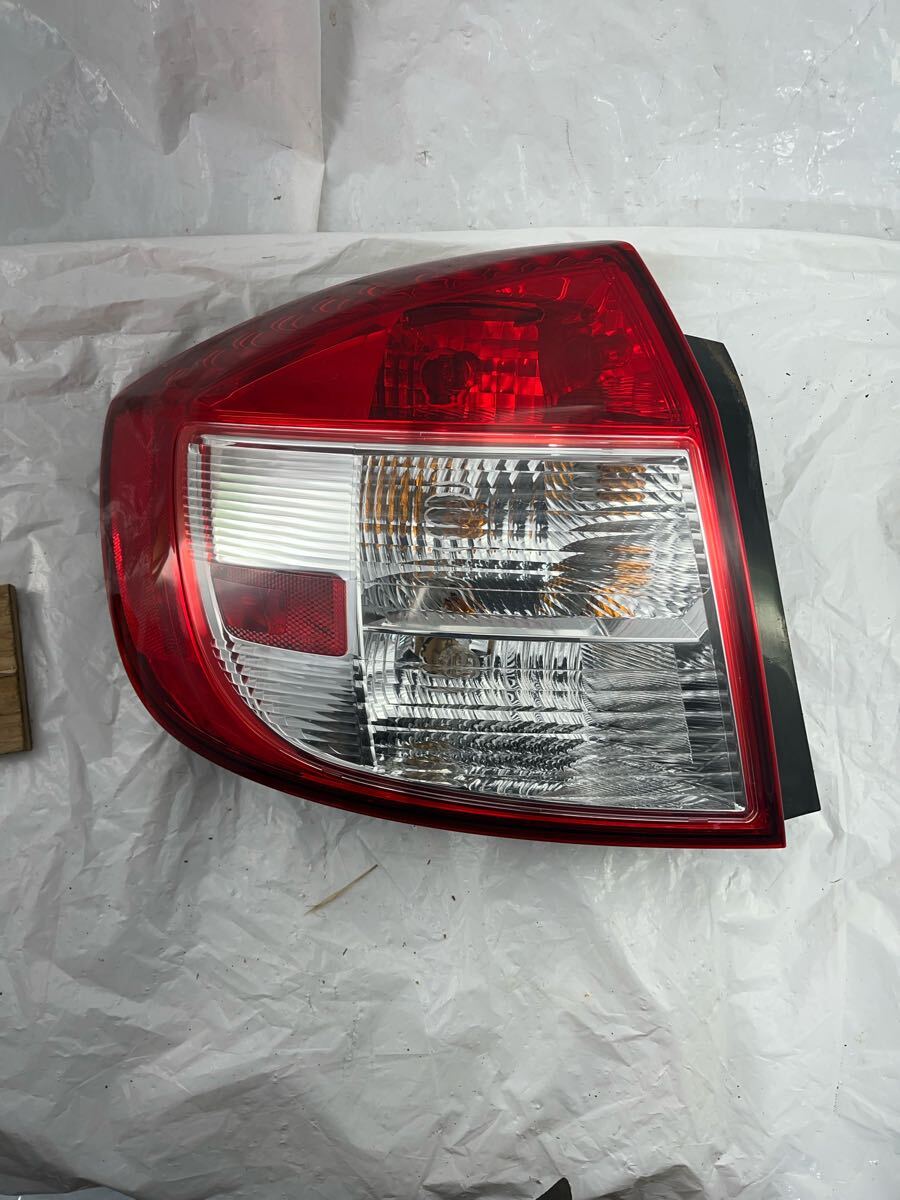 i3.126 SX4 YC11S 左テールランプ KOITO 220-59158 左側助手席側 テールライト拍卖