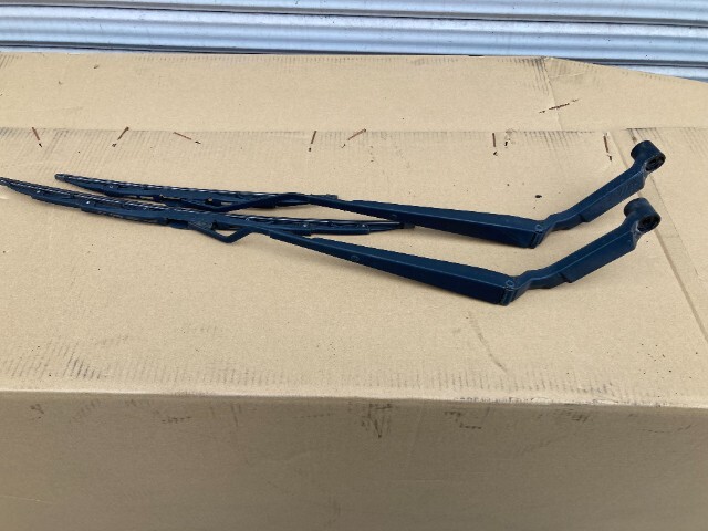 250305 ダイハツ アトレー S321G カスタムターボ フロントワイパーアーム 左右セット拍卖