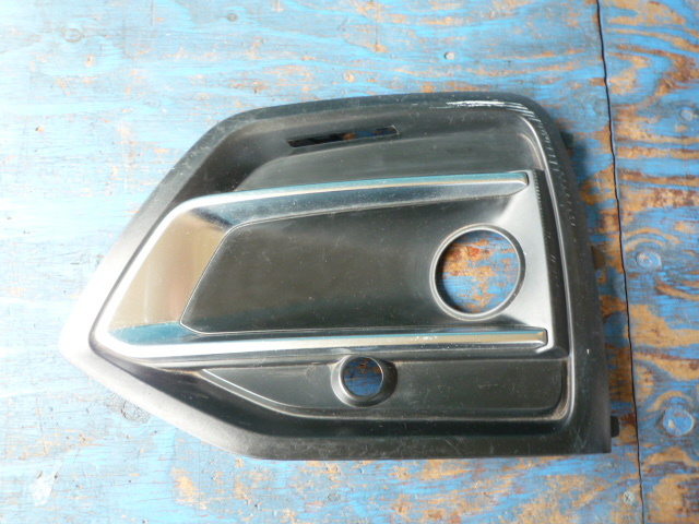 BH554 アウディ Q5 80A フォグカバー 左 80A807679AF拍卖