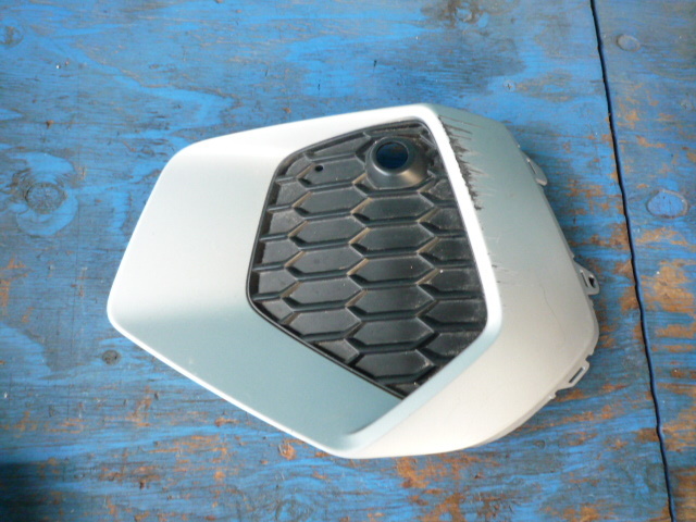 BH597 アウディ A3 8Y グリル 左 8Y0807953拍卖