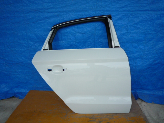 ☆BH757 アウディ A3 8V リアドア 右 白拍卖