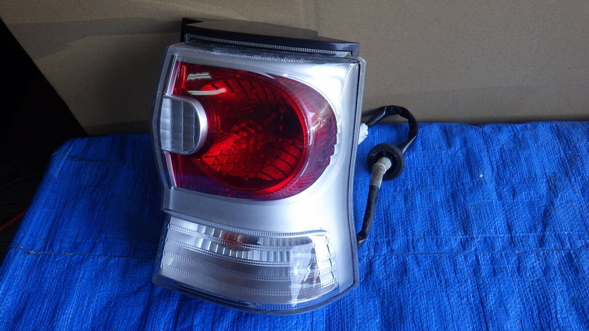 ダイハツ タント カスタム L375S L385S 純正 テールランプ テールライト 右 運転席側 20507 動作品 管M0401-19拍卖