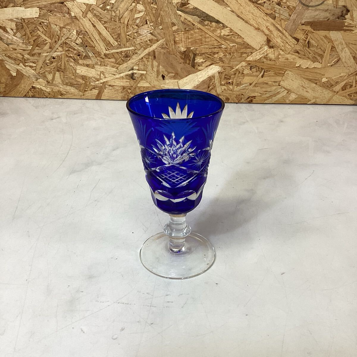 ワイングラス 手造り切子 切子 ガラス 透明 工芸ガラス 瑠璃色 (て-10拍卖