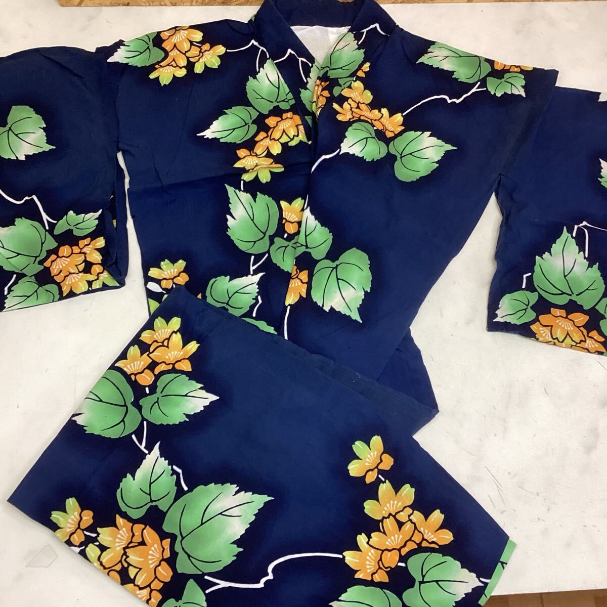 和装 浴衣 紺色 花柄 夏祭り 花火 黄色の花柄 上品 綺麗(に22)拍卖