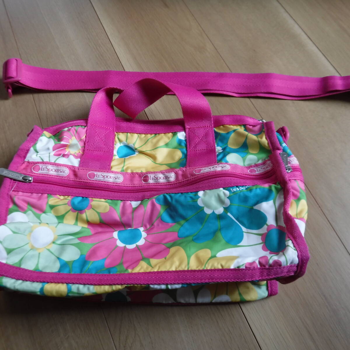 税不要特価!LESPORTSAC レスポートサック ピンク 大きめフラワーデザイン 花柄 ボストンバッグ♪ミディアムウィークエンダー拍卖