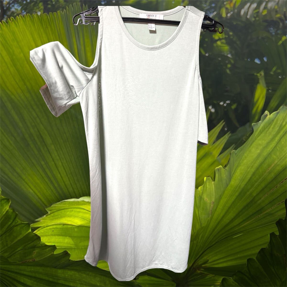 【フォーエバー21】オープンショルダーパールグレーロングカットソー♪拍卖