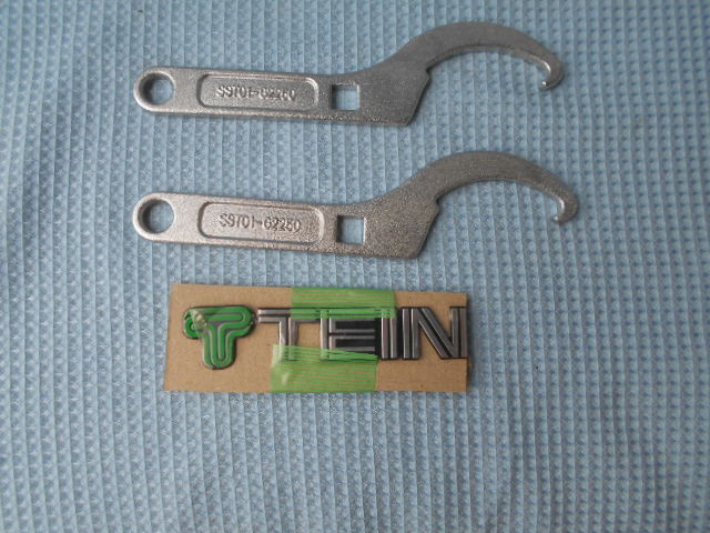 TEIN 車高調 アジャスターレンチ 2本 & エンブレム拍卖