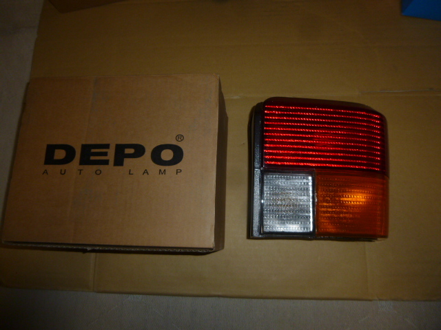 ヴァナゴンT4/ユーロバンT4用リアテールライト右側新品拍卖