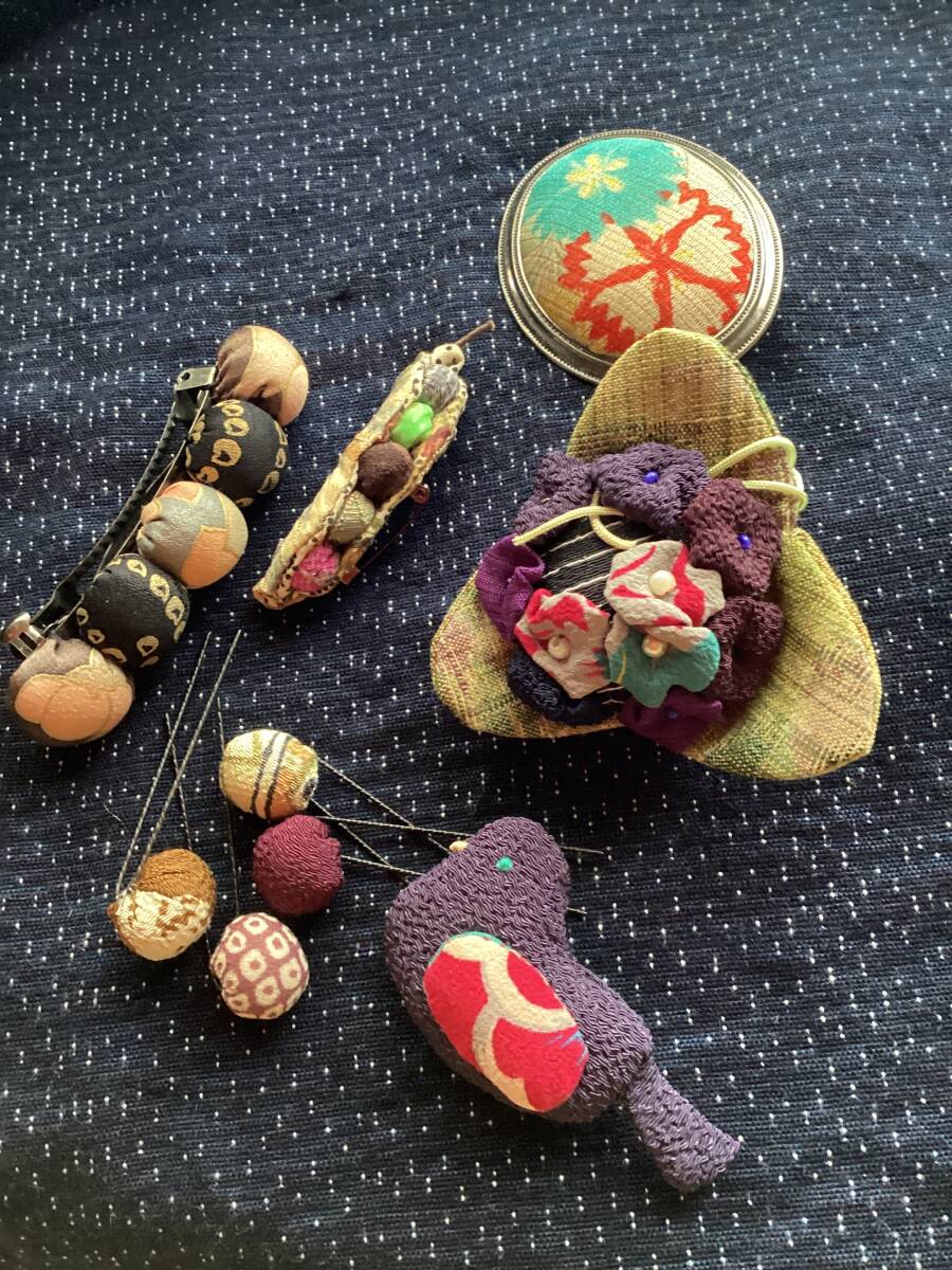 和布 リメイク アクセサリー5点 まとめ ブローチ 髪飾り ヘアピン あじさい 豆 鳥 着物地 古布 縮緬 ちりめん 絽 絹 未使用 ハンドメイド拍卖