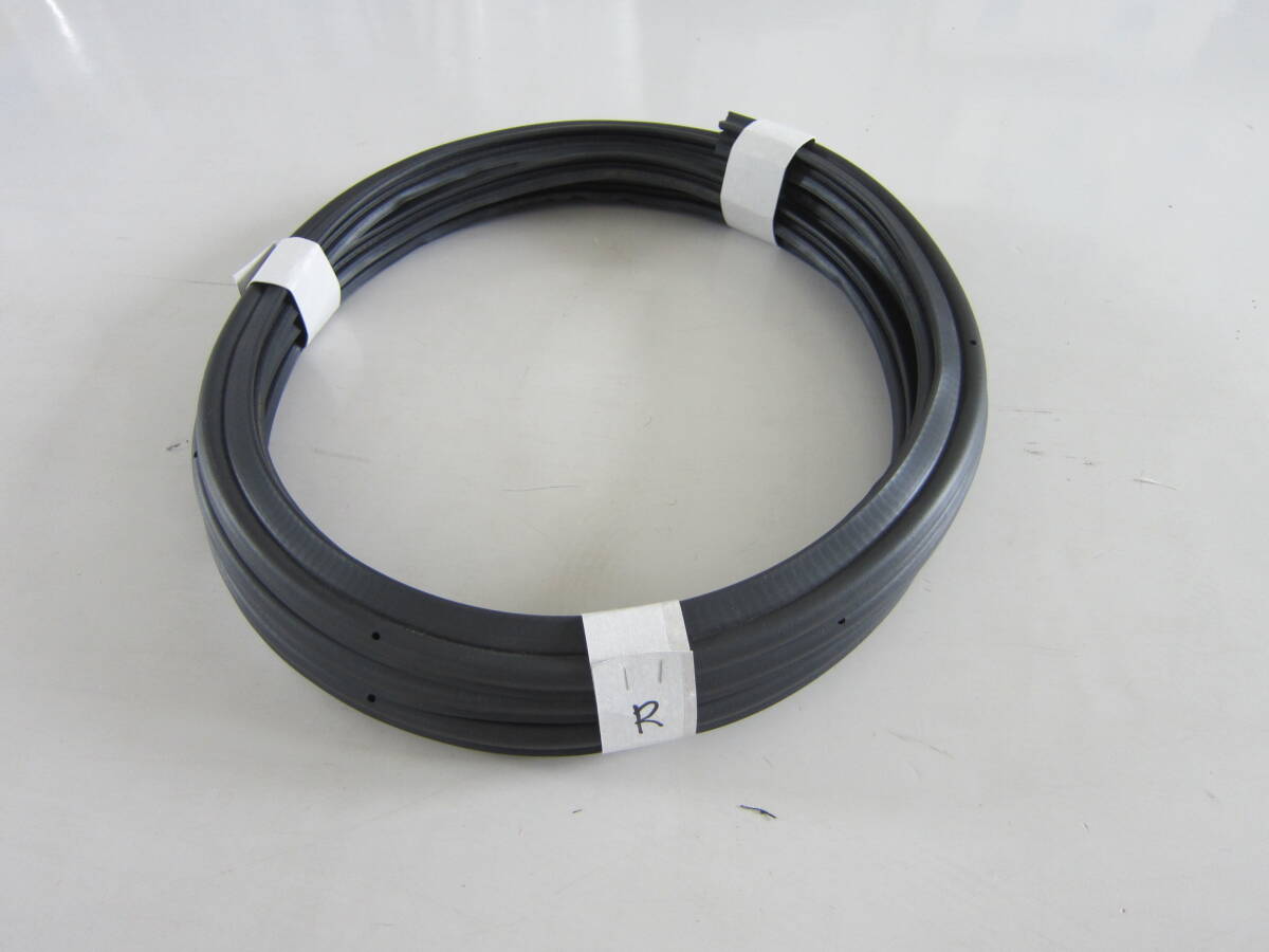 フィアット Fiat X1/9 1500 リャートランクウエザーストリップ拍卖