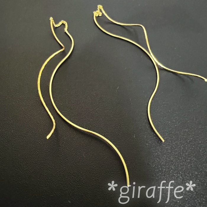 B649 匿名配送 ロングピアス レディース アメリカンピアス ゴールド 曲線 ウエーブ チェーン 揺れる拍卖