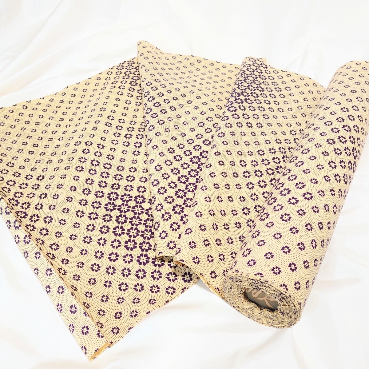 467【未使用保管品】クリーム系 花小紋 SO-64 未仕立て 反物 一反 羽尺 × 37cm 着物 和服 手芸 昭和レトロ 布生地拍卖