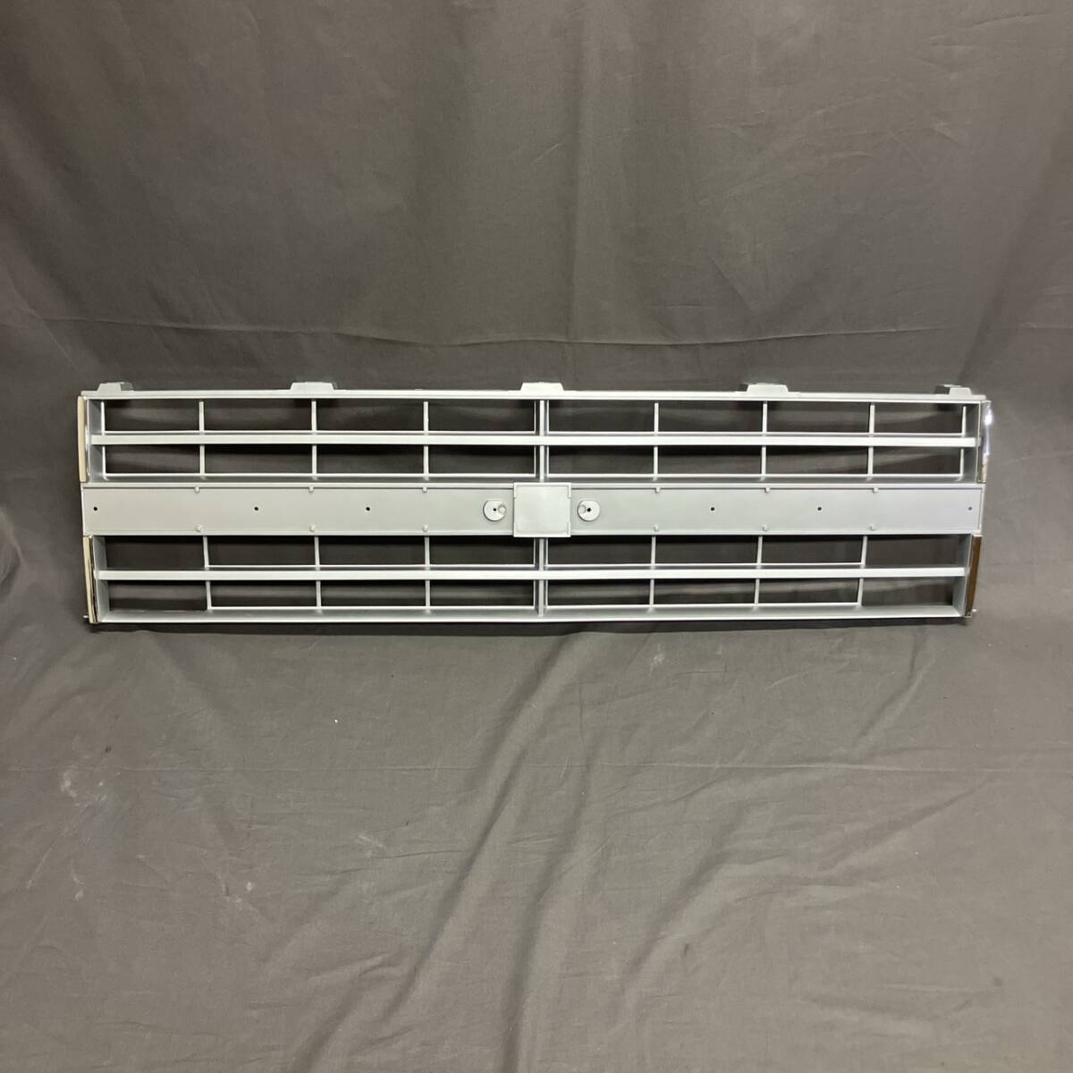 ゼネラルモーターズ S-522 ◎ 未使用品 GM ラジエーター グリル 15553636 ラジエター フロント シボレー G10 G20 G30 GMC G1500 G2500 交換拍卖