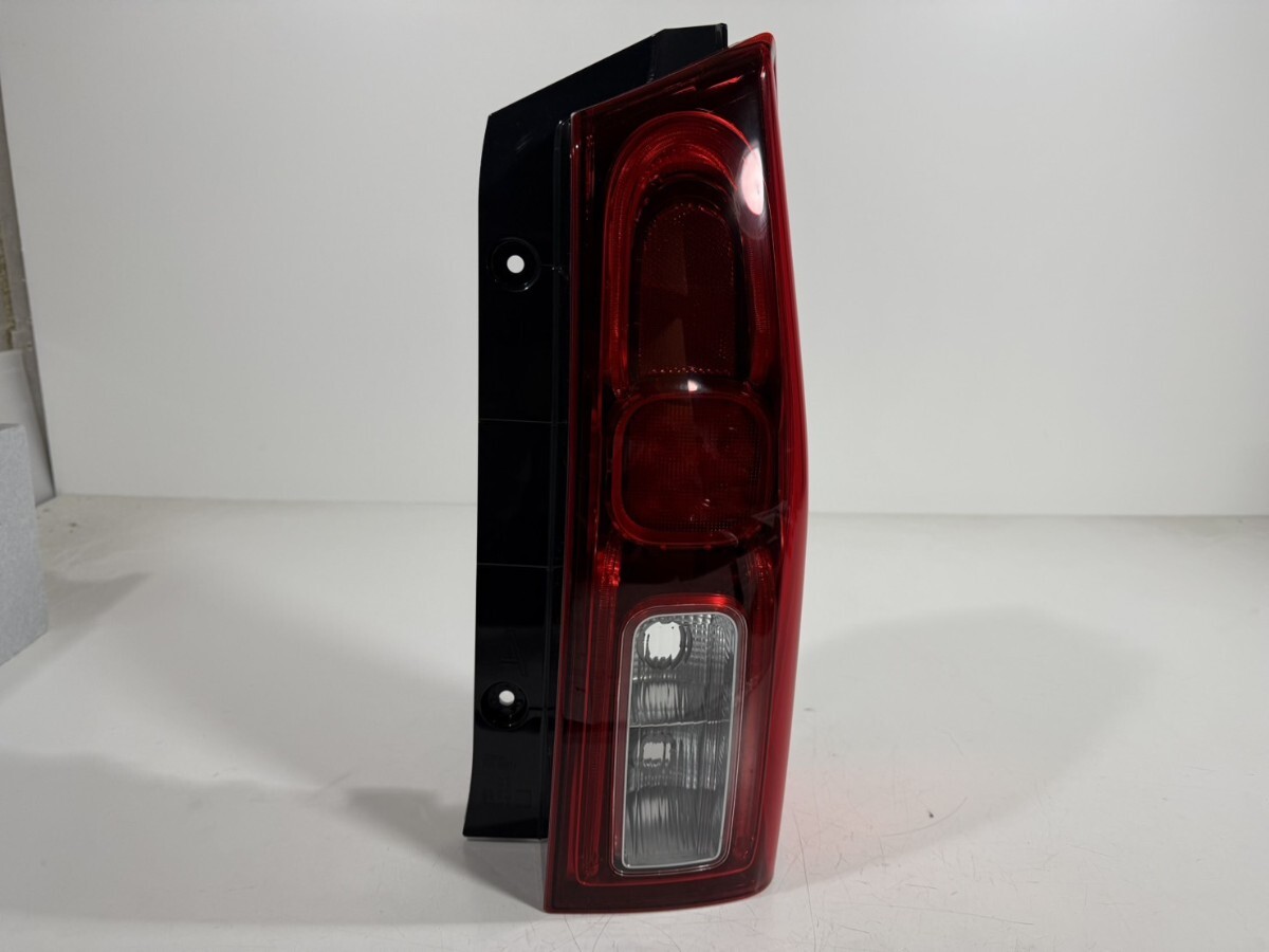 ダイハツ純正 LA650S/LA660S タント LED テール テールライト 右側 KOITO 220-69074 刻印A 棚番T-505拍卖