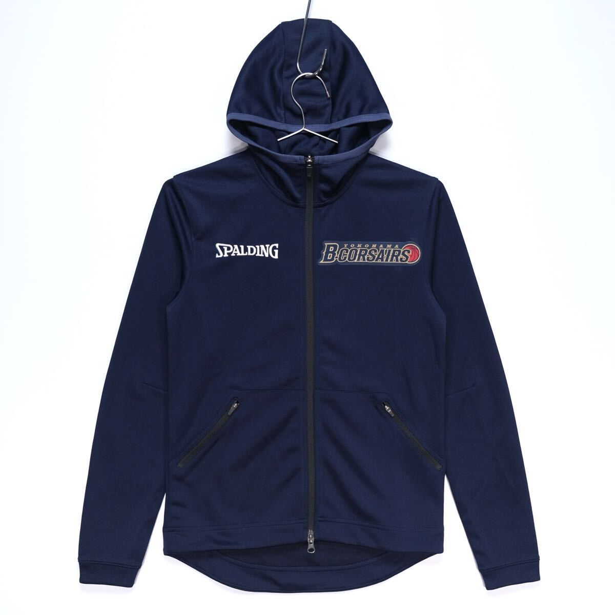 【送料無料】横浜ビー・コルセアーズ/SPALDING(スポルディング)/Zip Up Sweat Hoodie/ジップパーカー/B.LEAGUE(Bリーグ)/ネイビー/Sサイズ拍卖